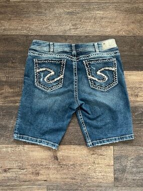 Cute Y2K Silver Women's Sz 33/ L 8 Mid Bermuda Suki Semi Distressed Denim Shorts